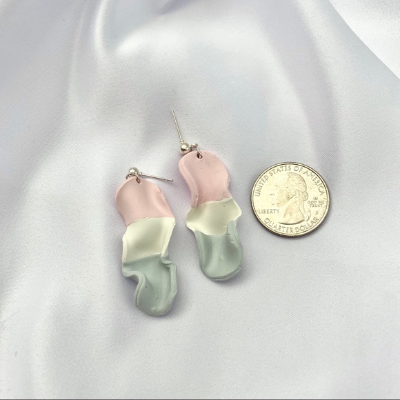 Handmade Petal Wave Earrings - Picture 5 of 5